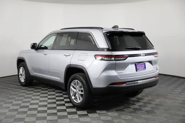Used 2025 Silver Jeep Laredo image 35