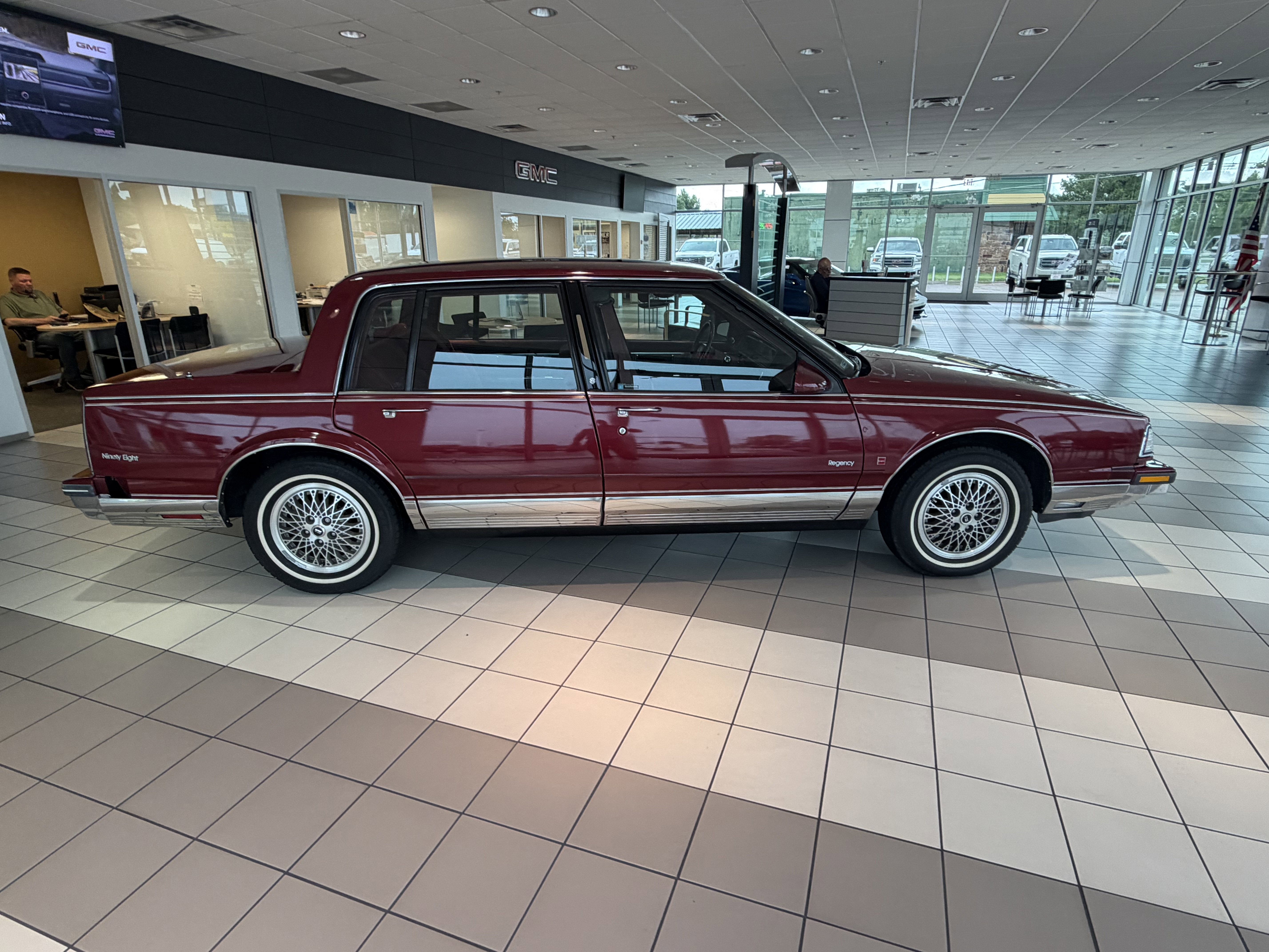Used 1989 Burgandy Oldsmobile Regency Brougham image 21