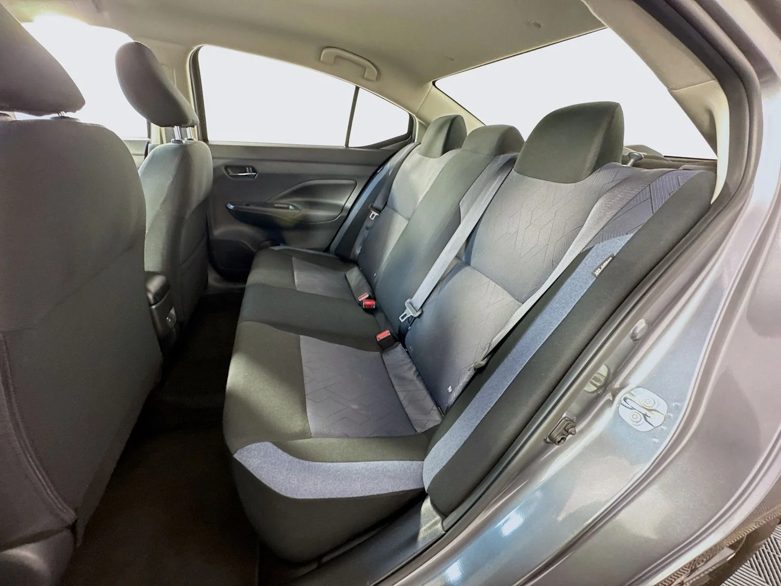 2025 Nissan Versa Sedan SV - Photo 17