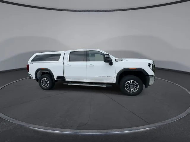 Used 2024 White GMC SLE image 9