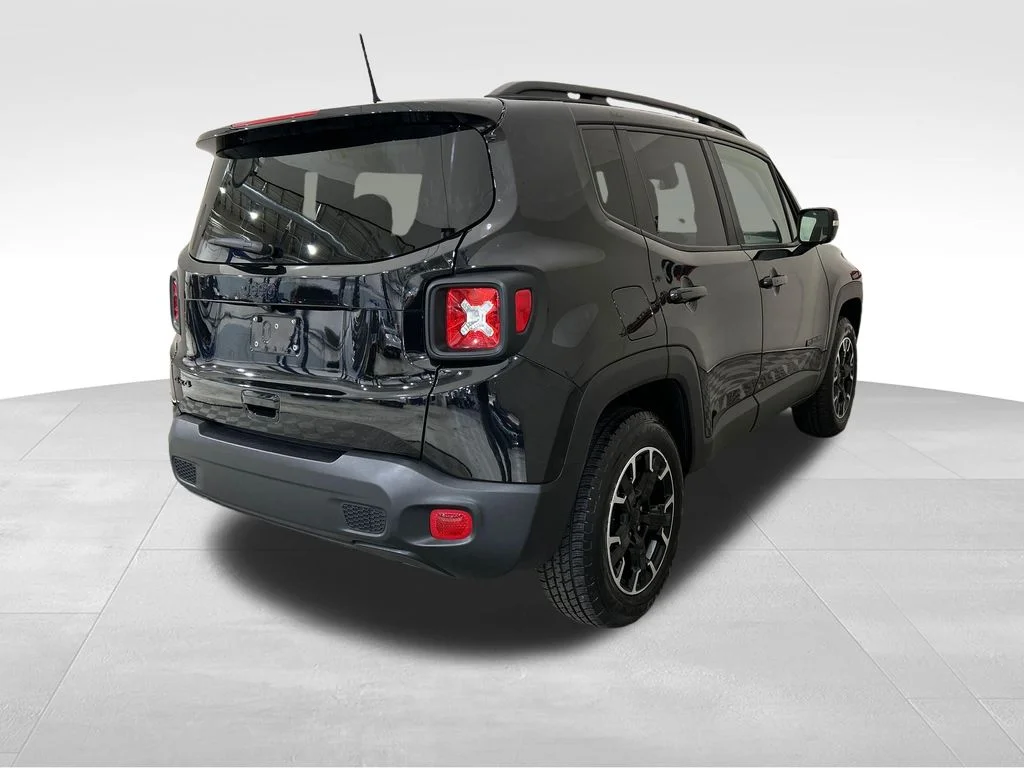 Used 2023 Black Jeep Latitude image 5