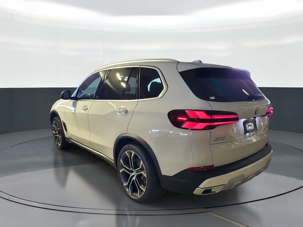 New 2026 White BMW sDrive40i image 4