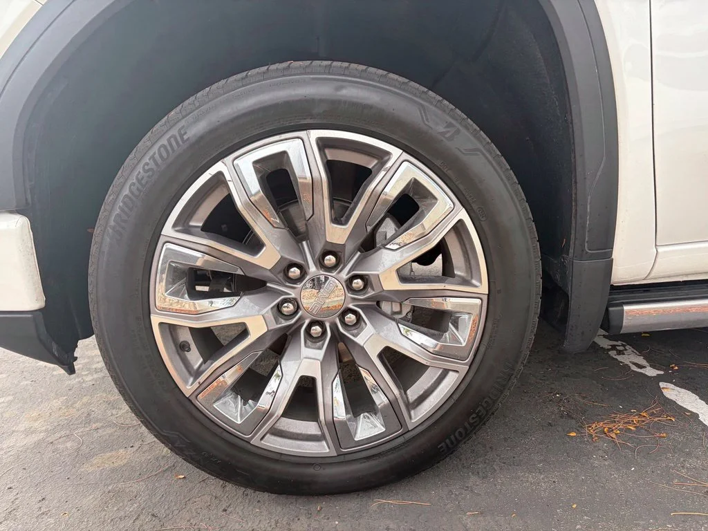 Used 2025 White GMC Denali image 11