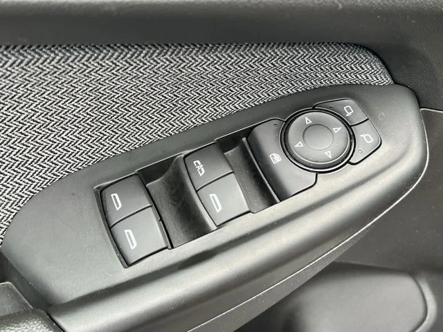 Used 2025 White Chevrolet LT image 33