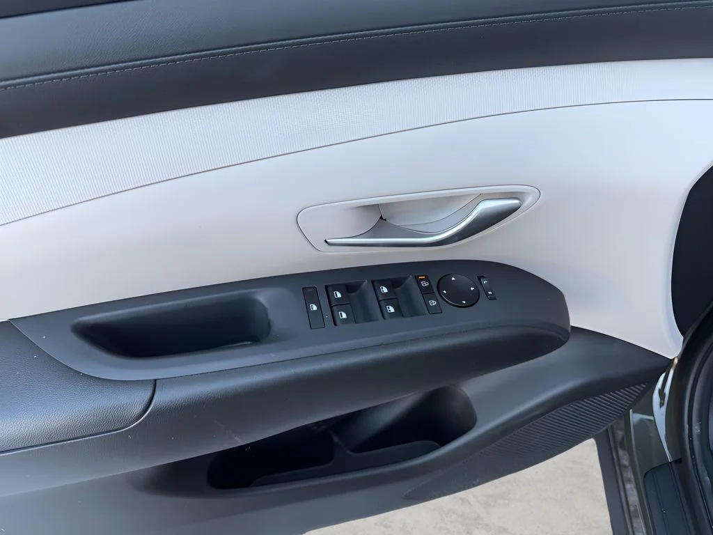 Used 2025 Rockwood Green Hyundai SEL image 21