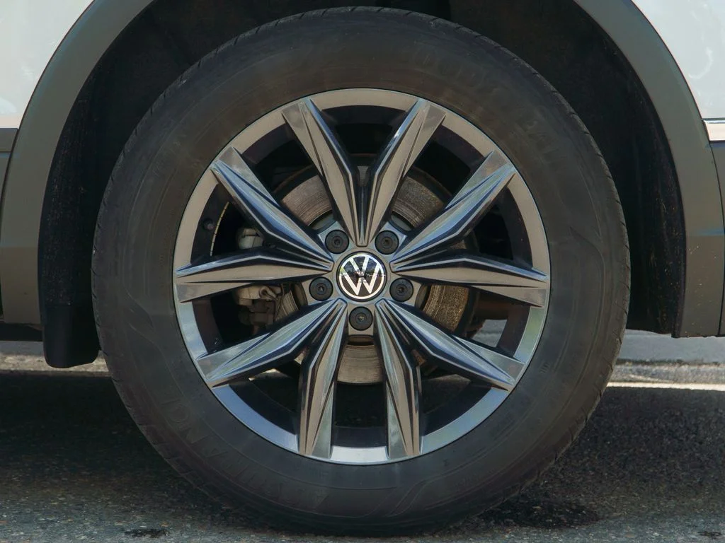 Used 2023 Silver Volkswagen 2.0T SE image 13