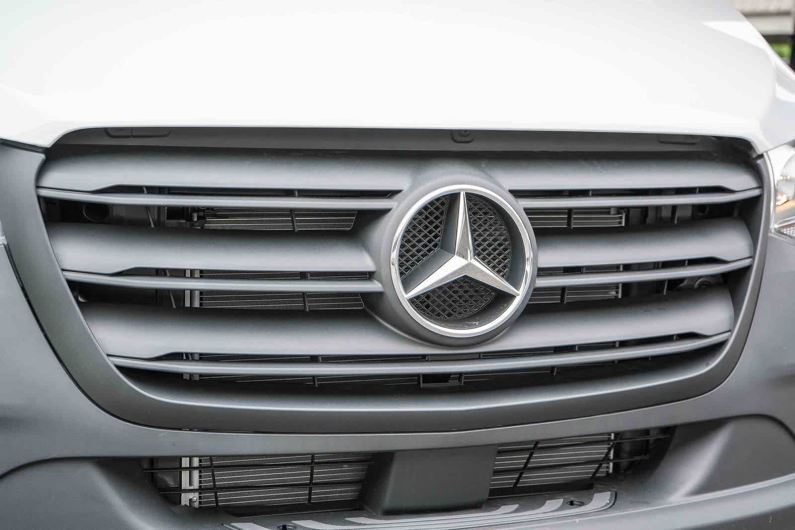 New 2026 Arctic White Mercedes-Benz Cargo 144WB High Roof RWD 2.0L I4 Diesel Turbo SO image 31