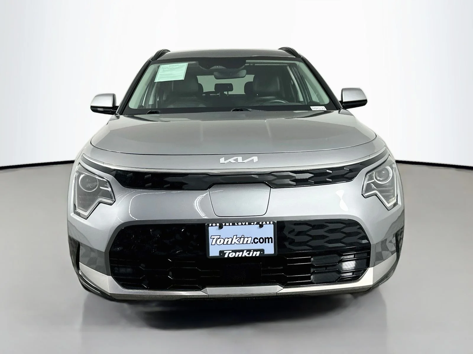 Used 2024 Steel Gray Kia Wind image 2