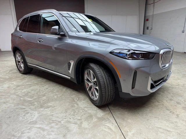 Used 2026 Gray BMW xDrive40i image 7