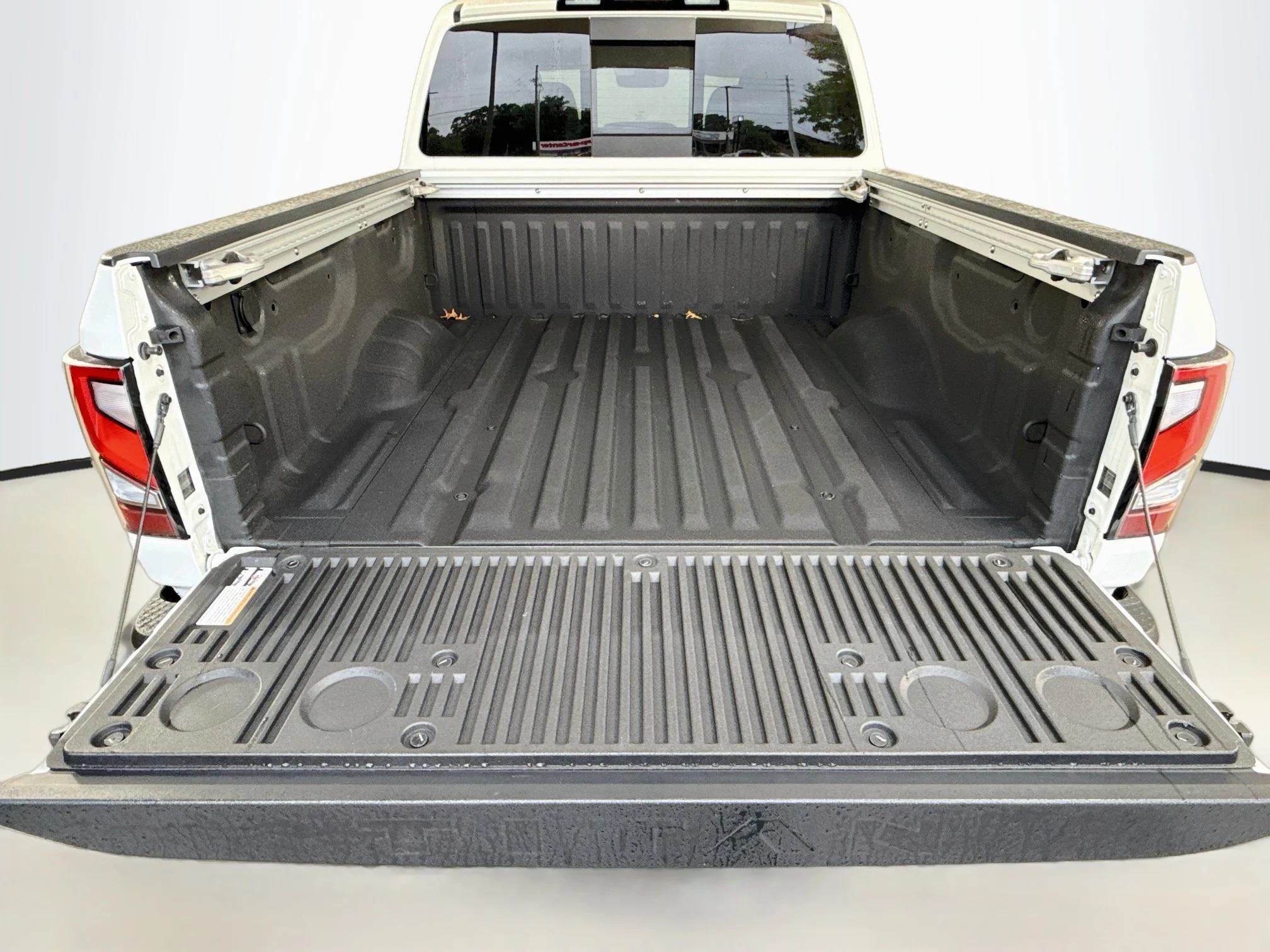 Used 2024 Glacier White Nissan PRO-4X image 26
