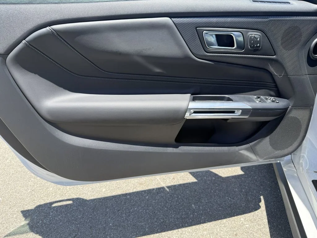 2025 Ford Mustang EcoBoost Premium - Photo 15