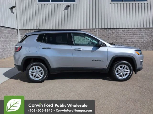 Used 2018 Billet Silver Metallic Clearcoat Jeep  image 2
