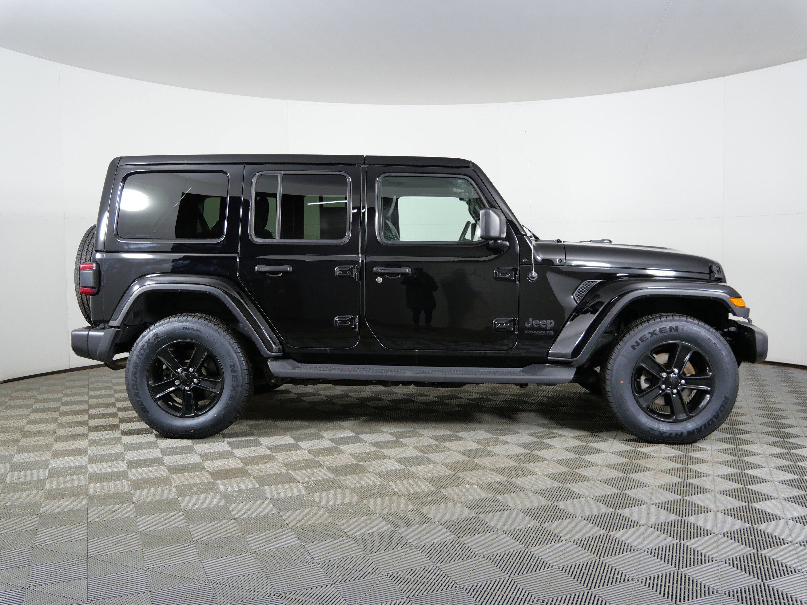 Used 2020 Black Clearcoat Jeep Sahara Altitude image 8