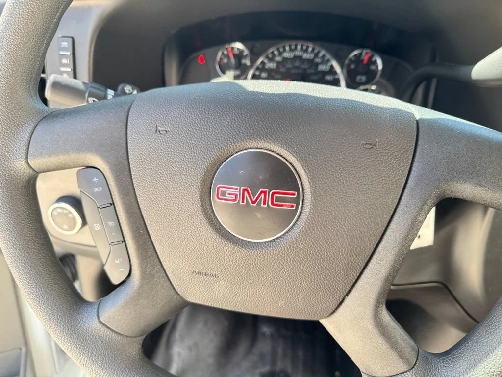 New 2026 Summit White GMC 1WT image 18