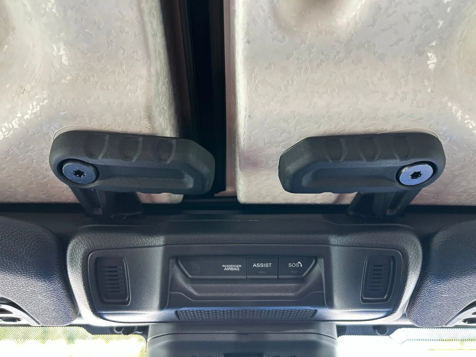 Used 2025 Blue Pearl Jeep Sahara image 33