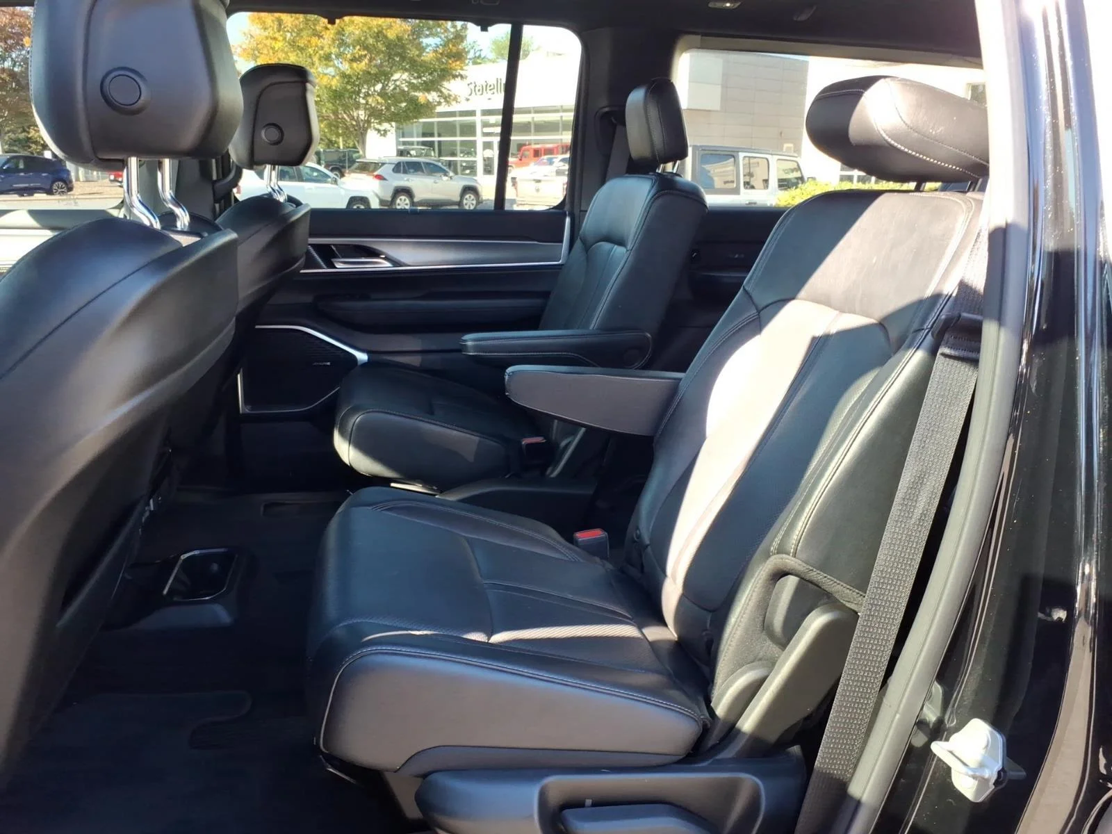 Used 2023  JEEP SERIESII image 21