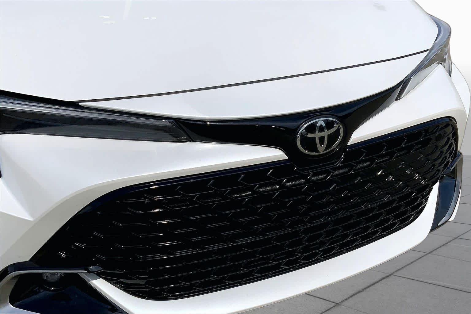 Used 2024 Wind Chill Pearl Toyota XSE image 31