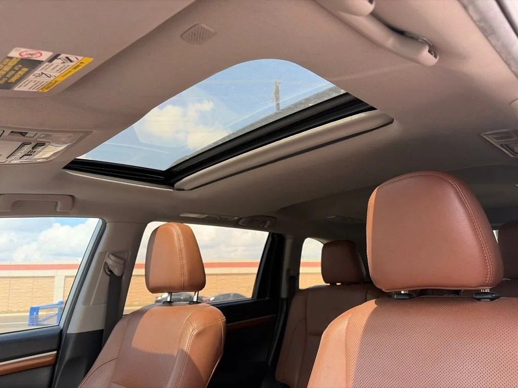 Used 2019  Toyota Limited image 16