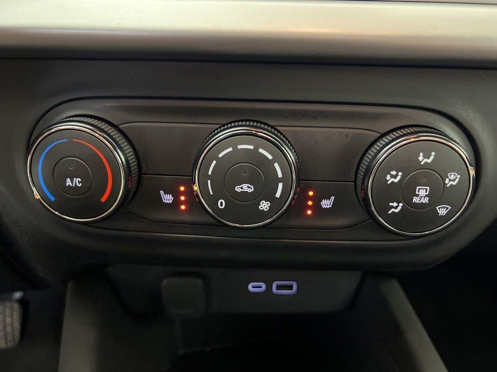 Used 2024 Summit White Chevrolet 1RS image 15