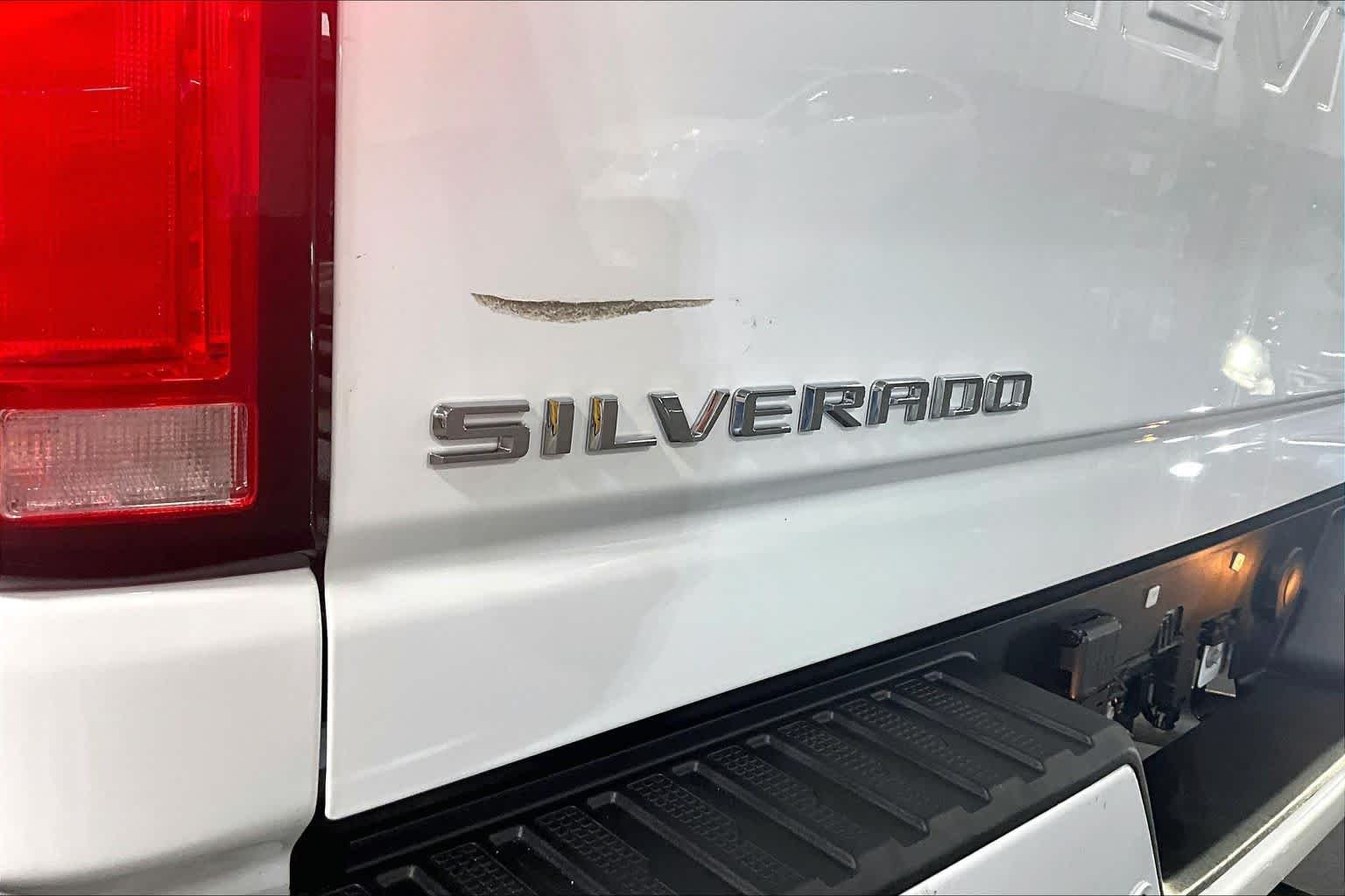 Used 2025 Summit White Chevrolet LT image 31