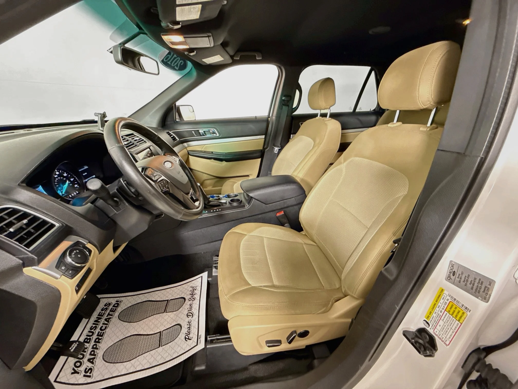 Used 2016 White Platinum Tri-Coat Metallic Ford XLT image 2