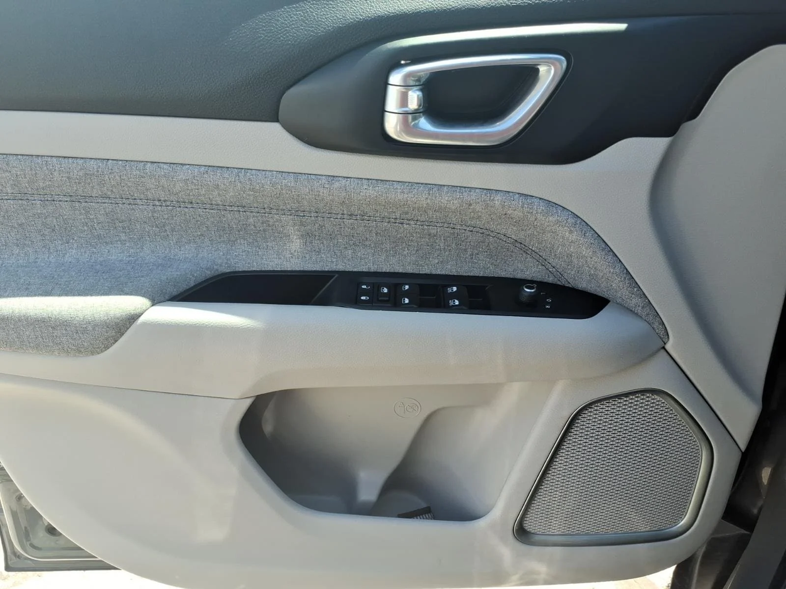 Used 2024 Gray Clearcoat Jeep Latitude image 24