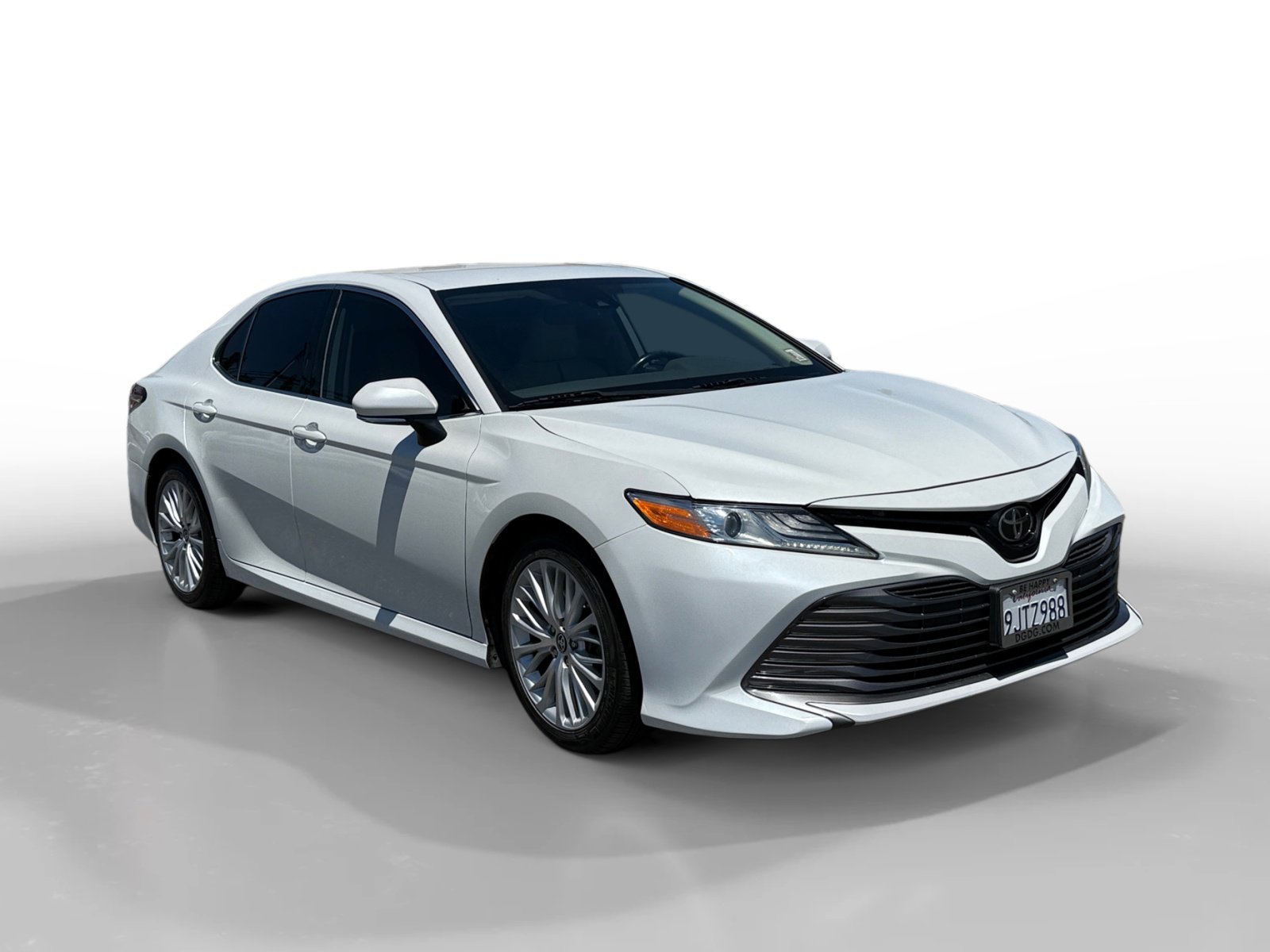 Used 2020 Pearl Toyota XLE image 7