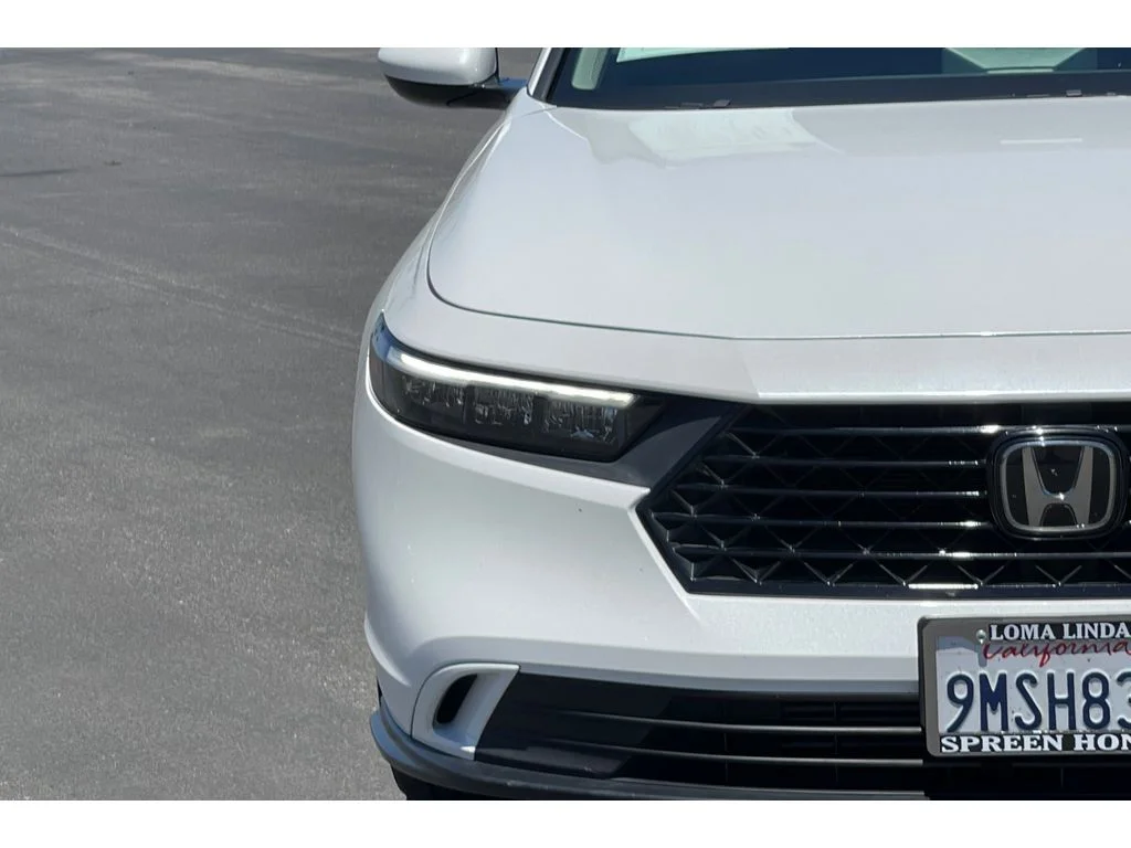 Used 2024 Platinum White Pearl Honda EX image 18
