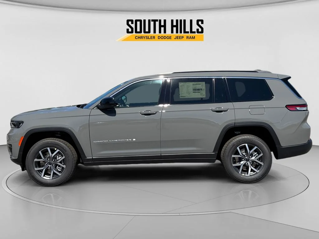 New 2027 Sting-Gray Clearcoat Jeep Laredo image 2