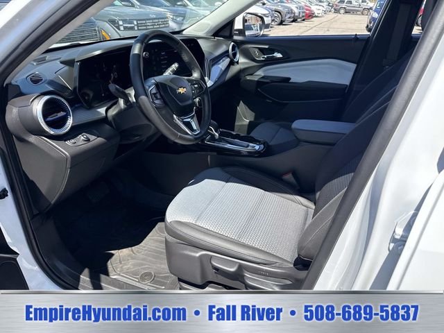 2025 Chevrolet Trax LT - Photo 18