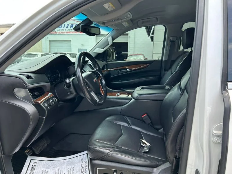 Used 2019 White Cadillac Sport Utility 4D image 45