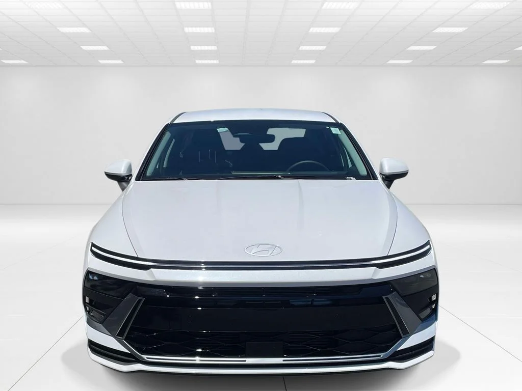 New 2026 White Hyundai SE image 2