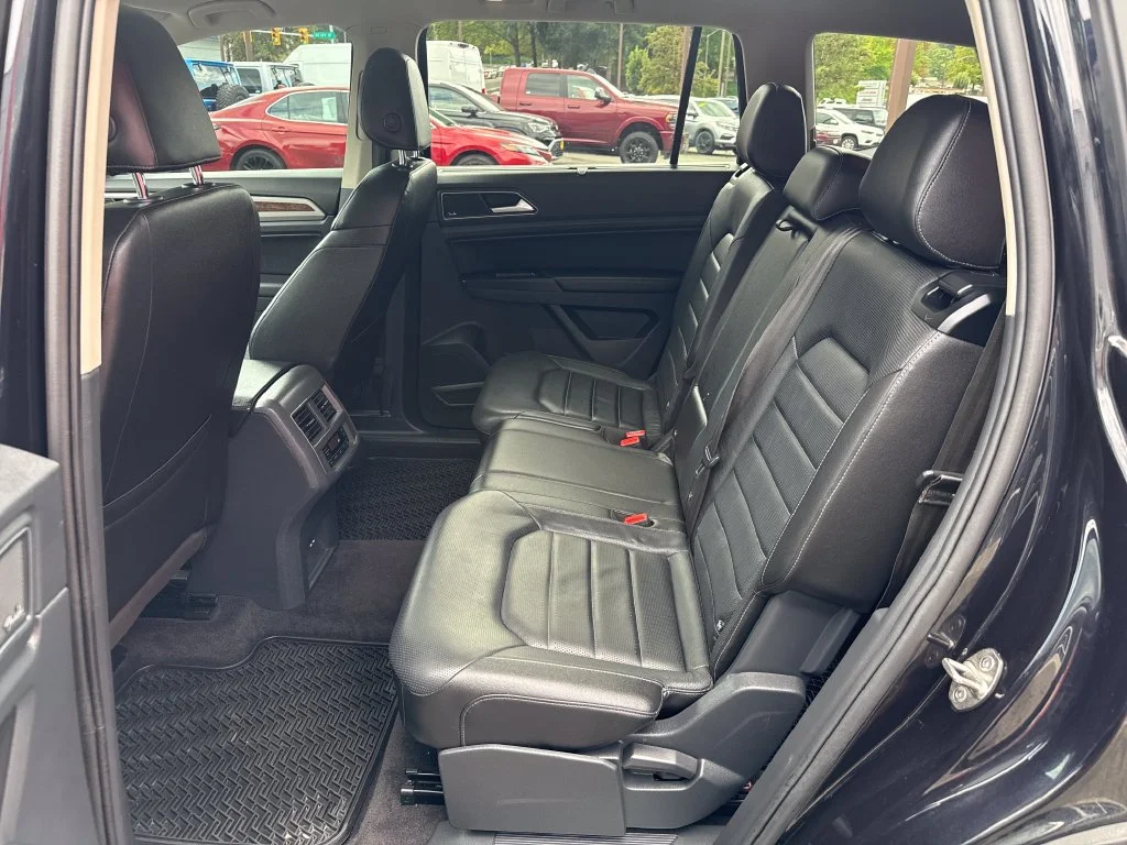 Used 2018 Deep Black Volkswagen 3.6L V6 SEL Premium image 14