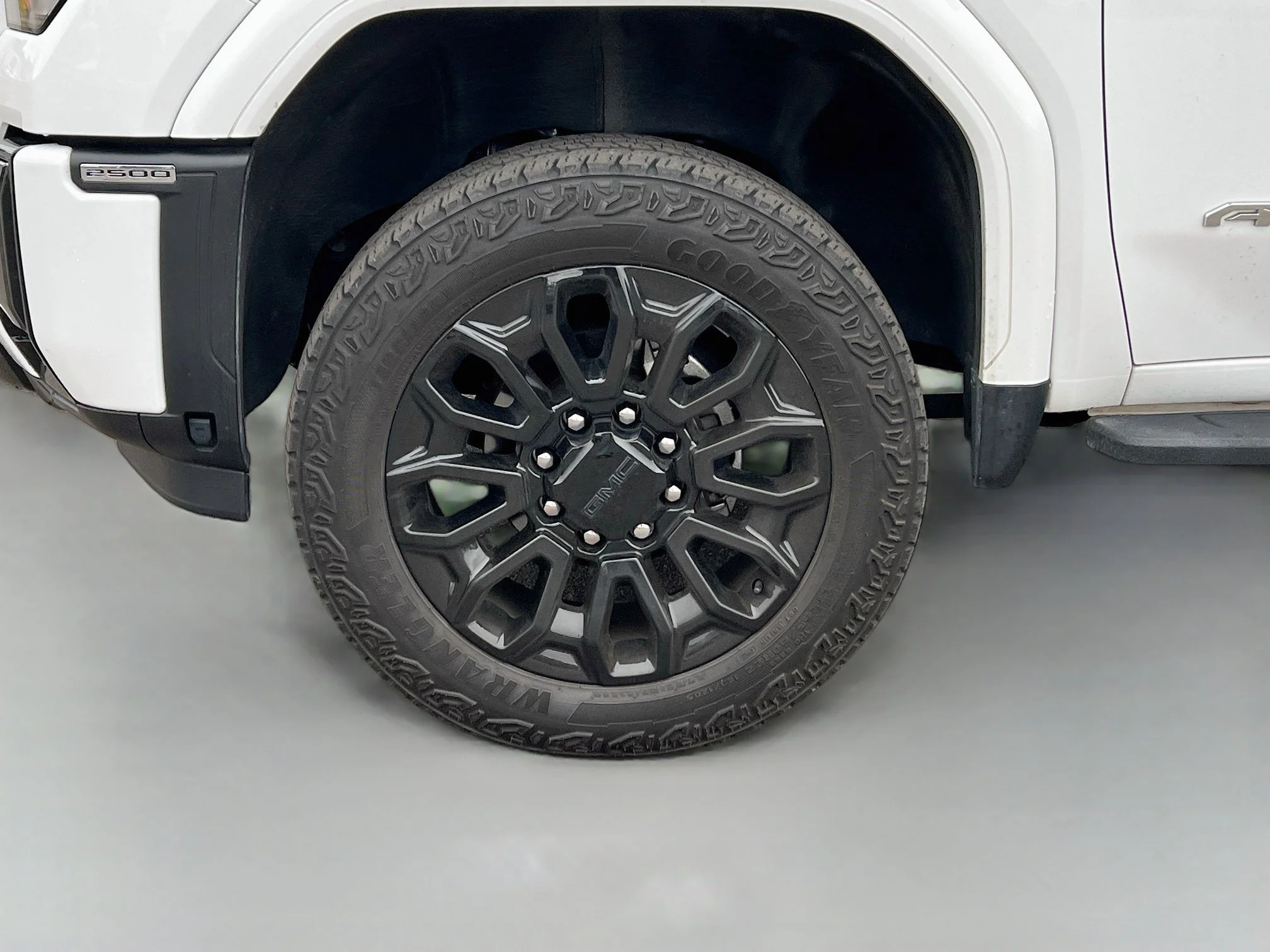 Used 2024 Summit White GMC AT4 image 10