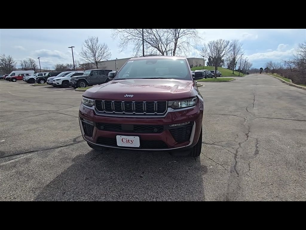 New 2026 Velvet Red Pearl-Coat Exterior Paint Jeep Limited image 3