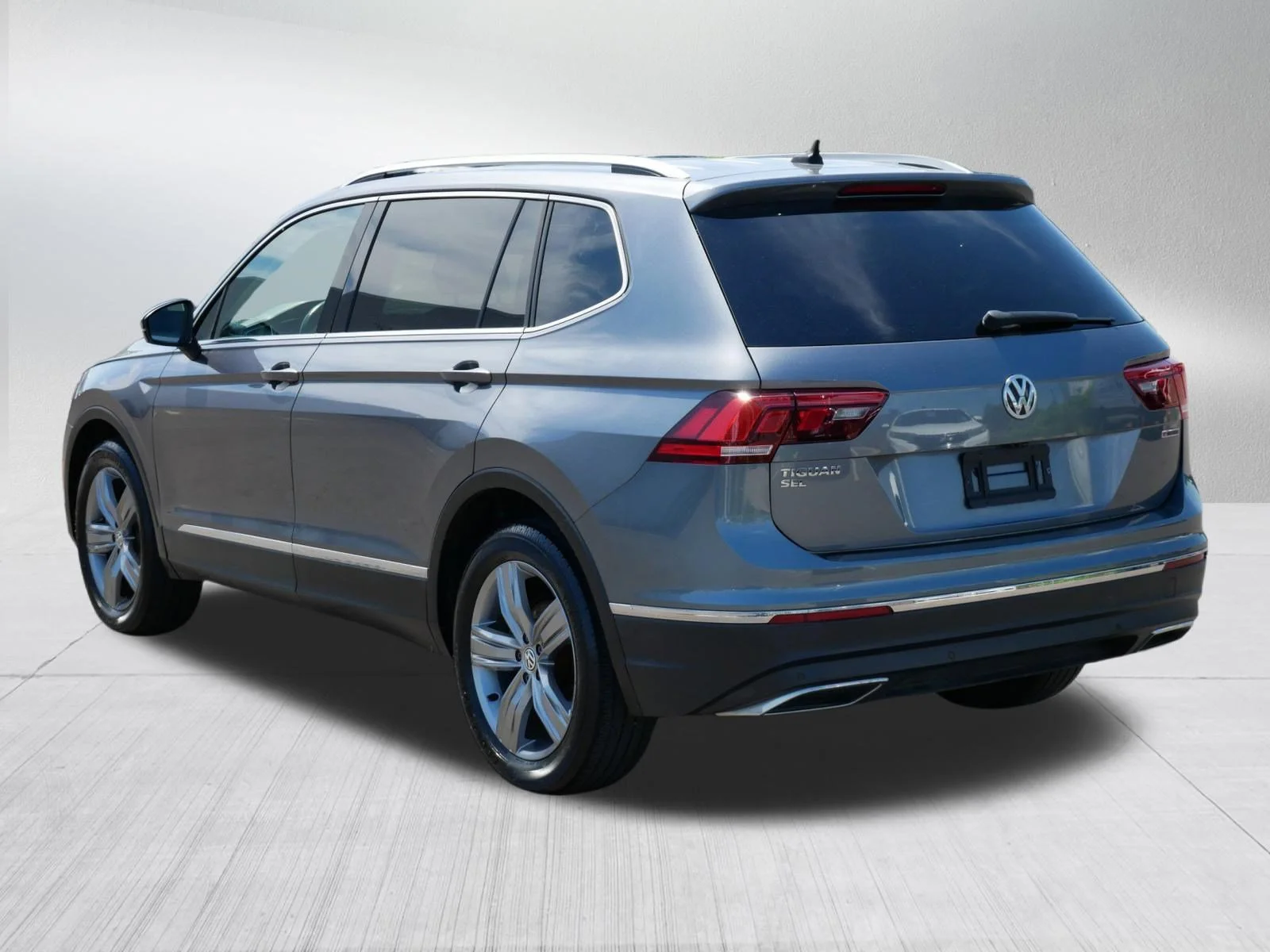 Used 2019 Platinum Gray Metallic Volkswagen SEL Premium image 5