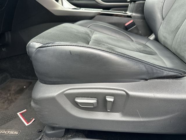 Used 2025  Mitsubishi SE image 16