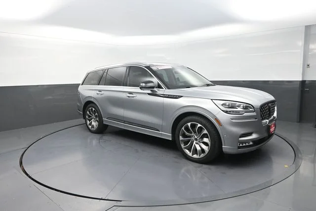 Used 2022 Silver Lincoln Grand Touring image 35