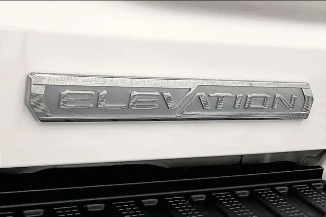 Used 2024 Summit White GMC Elevation image 9