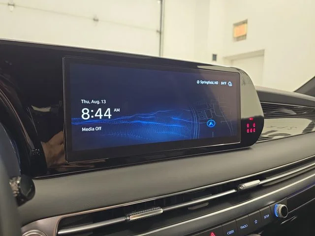 Used 2025 Silver Hyundai Calligraphy image 28