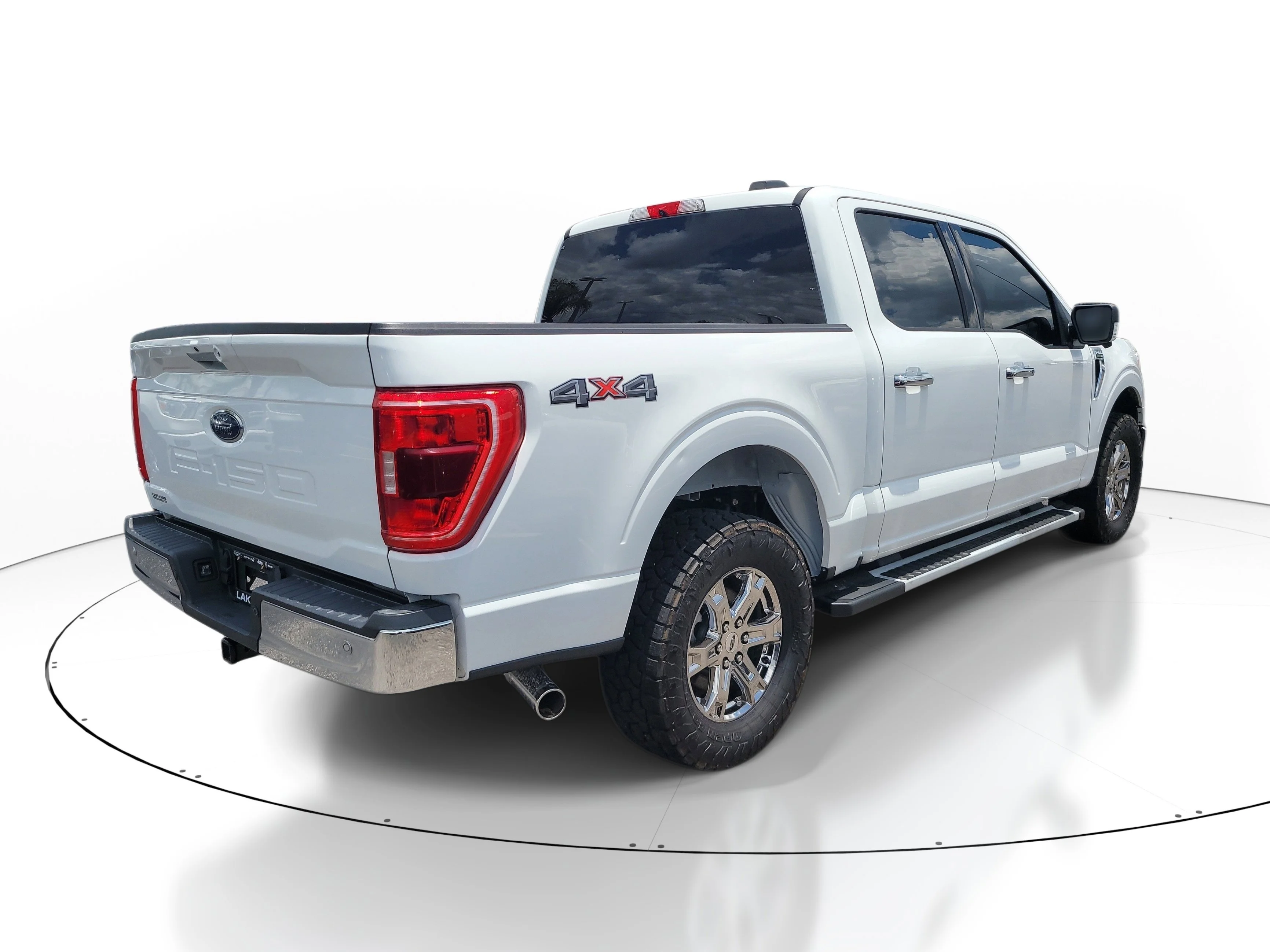 Used 2022 Oxford White Ford XLT image 4