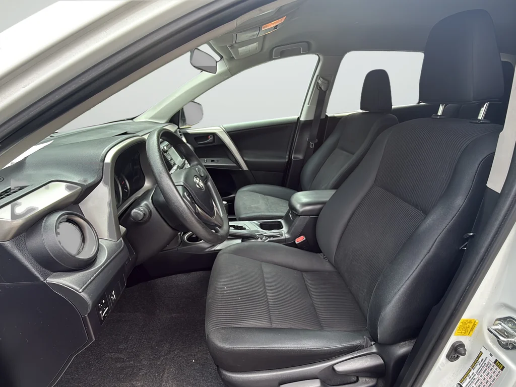 Used 2016 White Toyota LE image 25