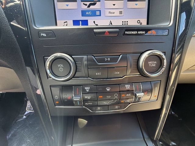 Used 2019 Red Ford XLT image 18
