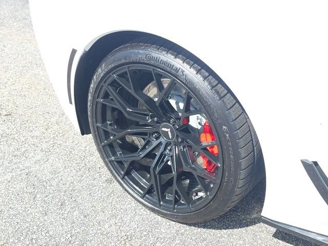 Used 2019 White Chevrolet Grand Sport image 13