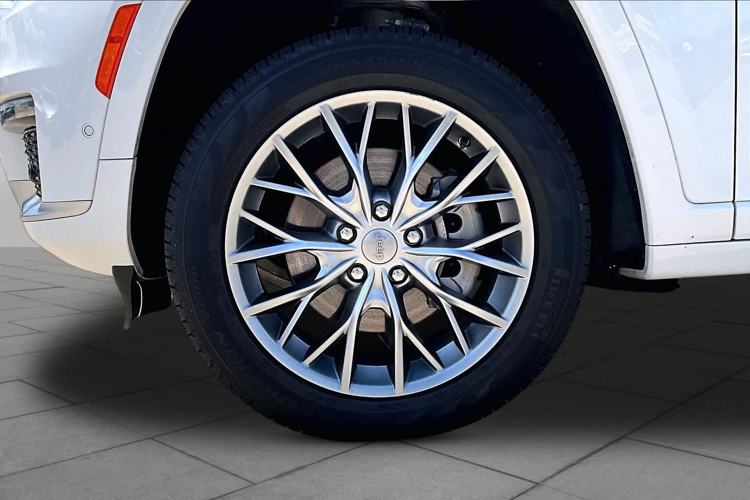 Used 2025 Bright White Clearcoat Jeep Summit image 10