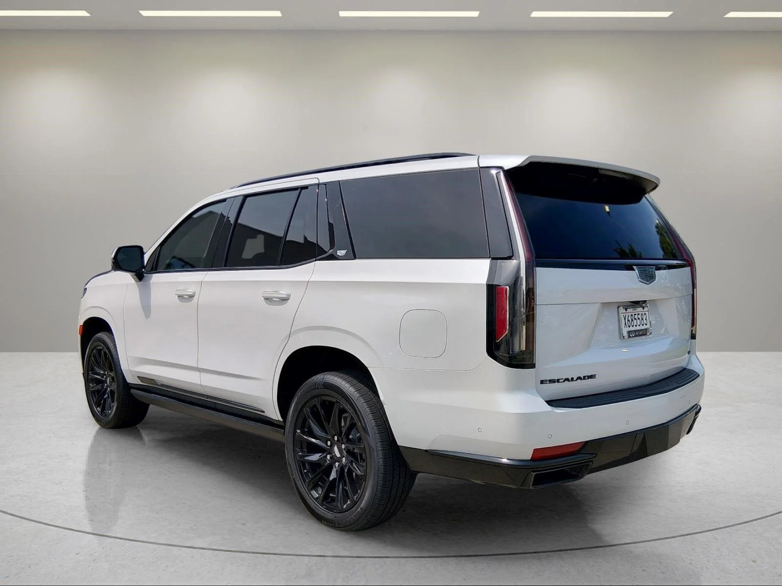 Used 2023 Crystal White Tricoat Cadillac 4WD Sport Platinum image 7