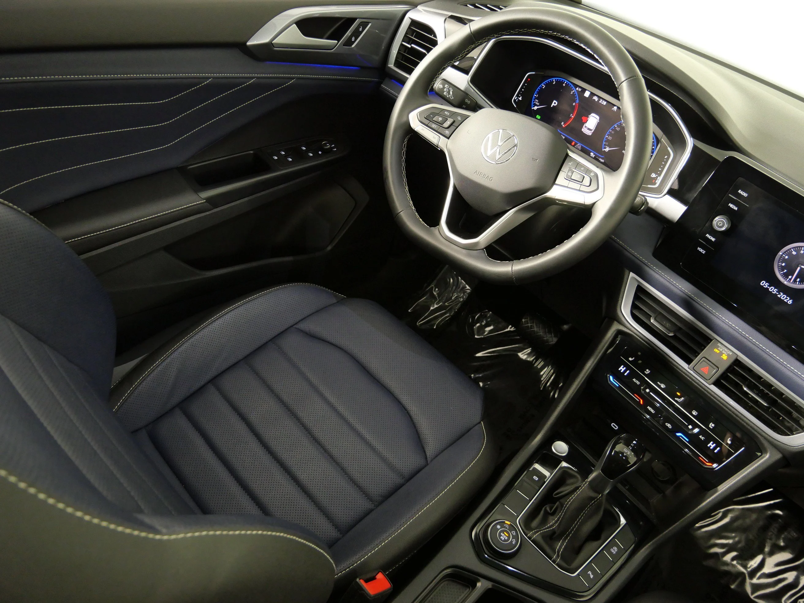 Certified Used 2025 Cornflower Blue Volkswagen SEL image 9