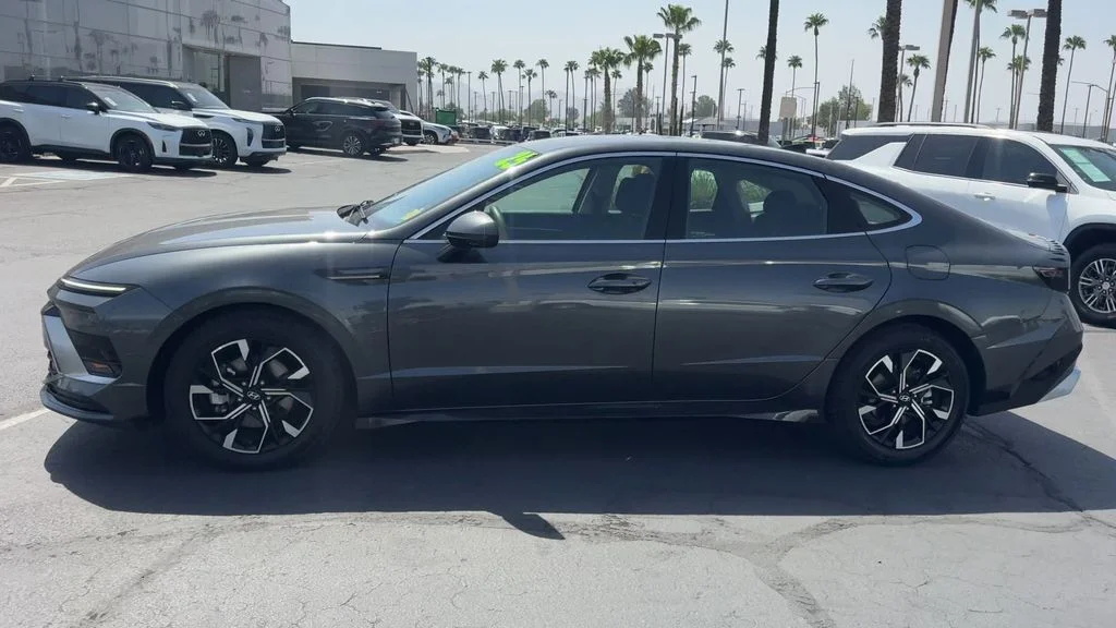 Used 2025 Gray Hyundai SEL image 6