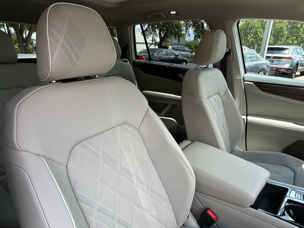 New 2026 White/off-white Volkswagen 2.0T SEL Premium R-Line image 41