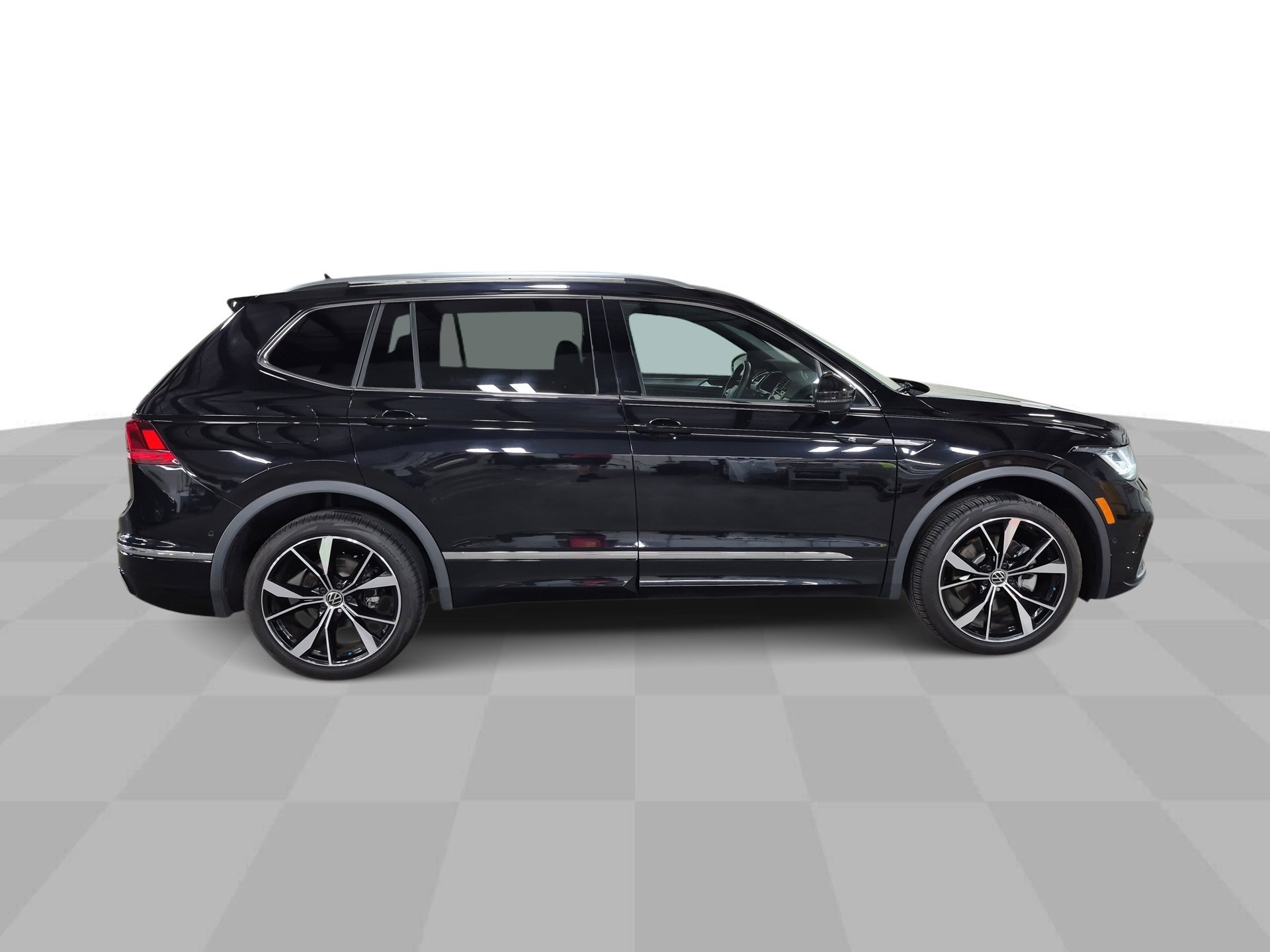 Used 2024 Black Volkswagen 2.0T SEL R-Line image 9